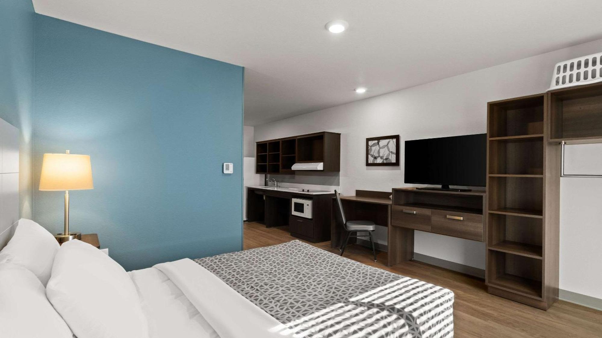 Woodspring Suites Грийли Екстериор снимка