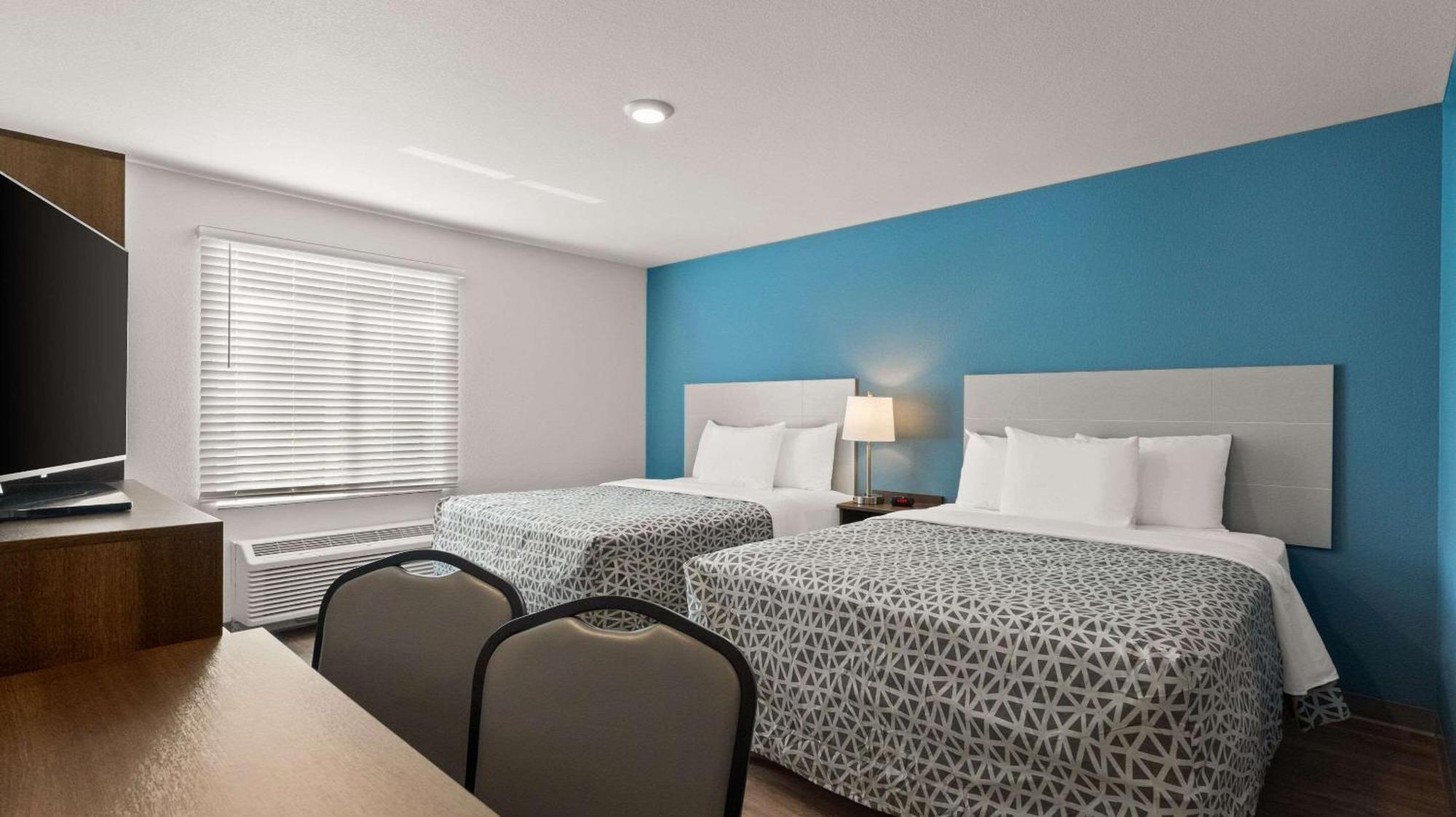 Woodspring Suites Грийли Екстериор снимка