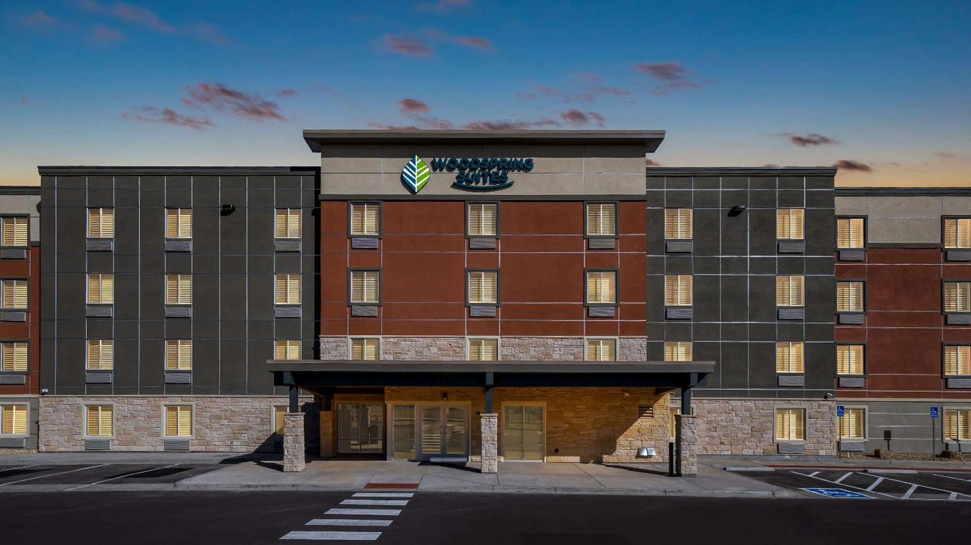 Woodspring Suites Грийли Екстериор снимка