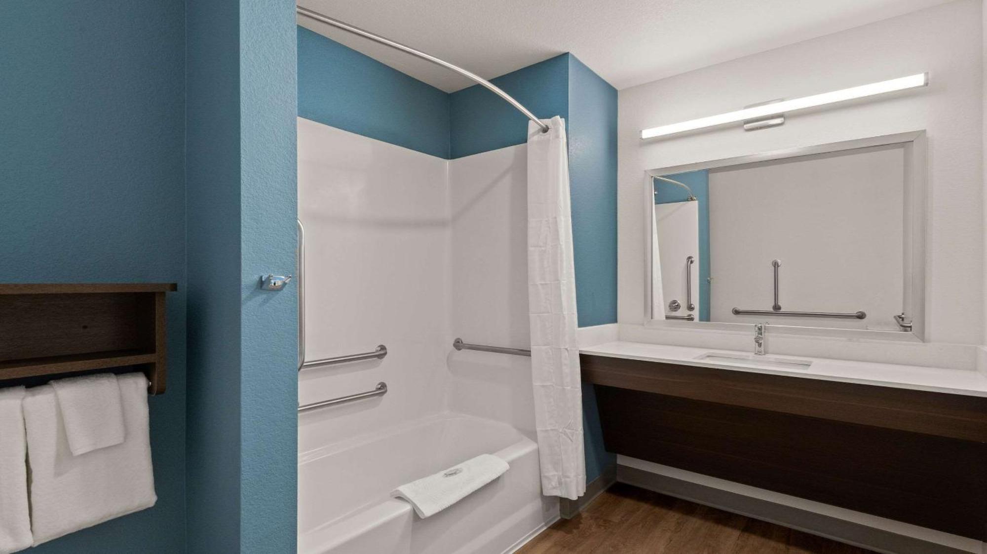 Woodspring Suites Грийли Екстериор снимка