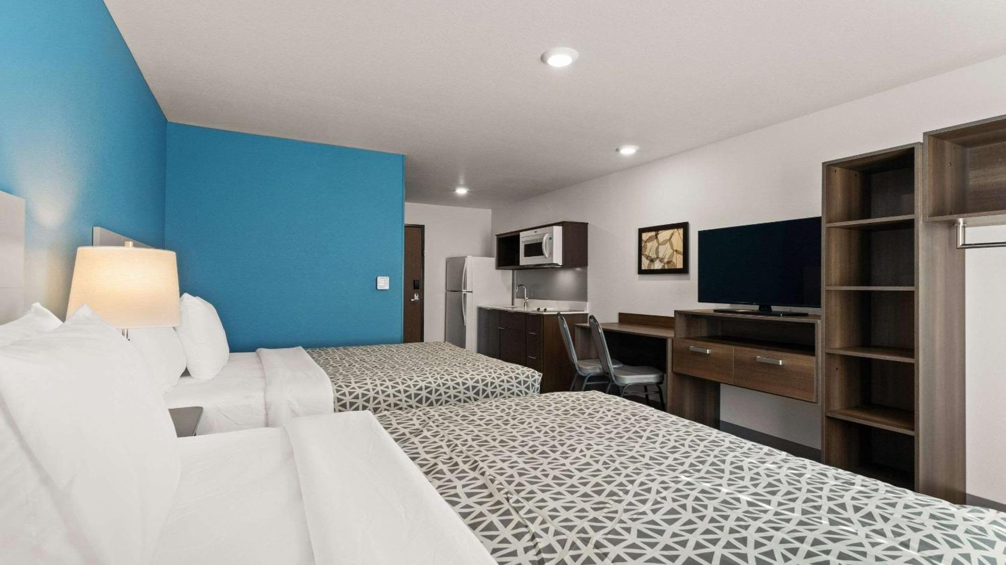Woodspring Suites Грийли Екстериор снимка