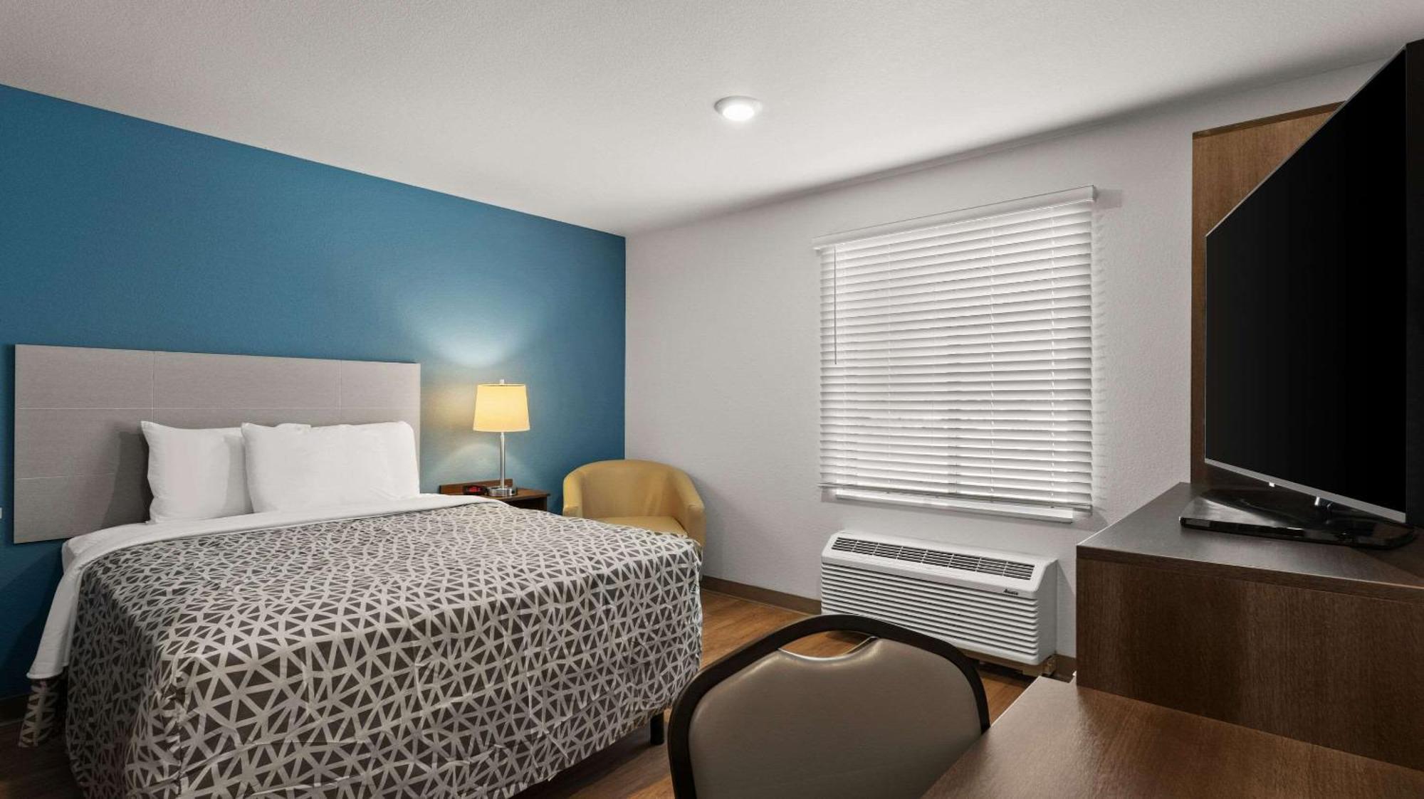 Woodspring Suites Грийли Екстериор снимка