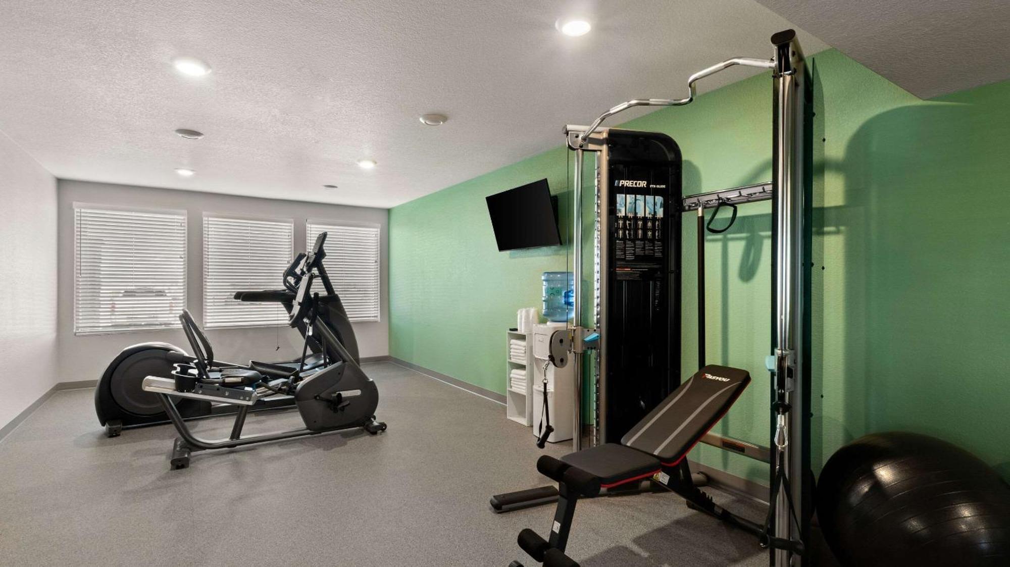 Woodspring Suites Грийли Екстериор снимка