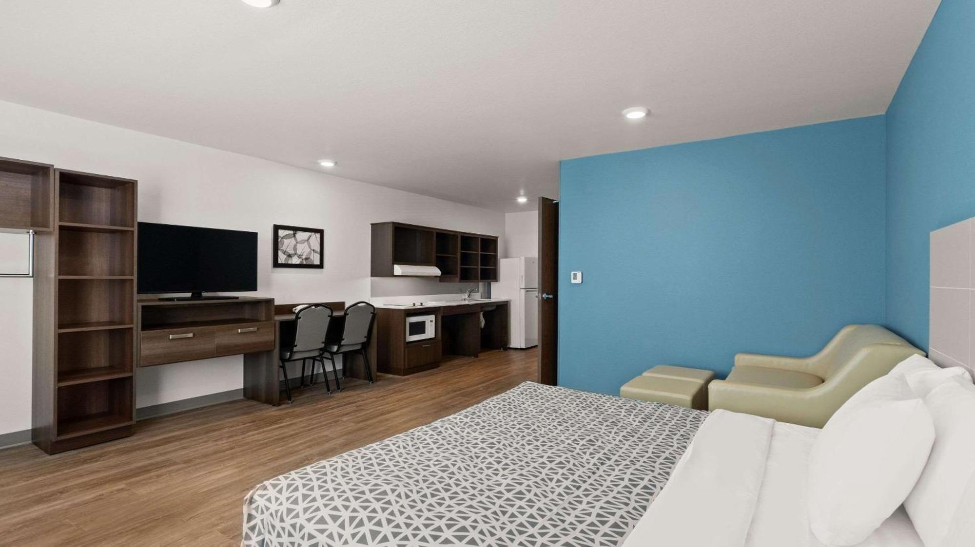 Woodspring Suites Грийли Екстериор снимка