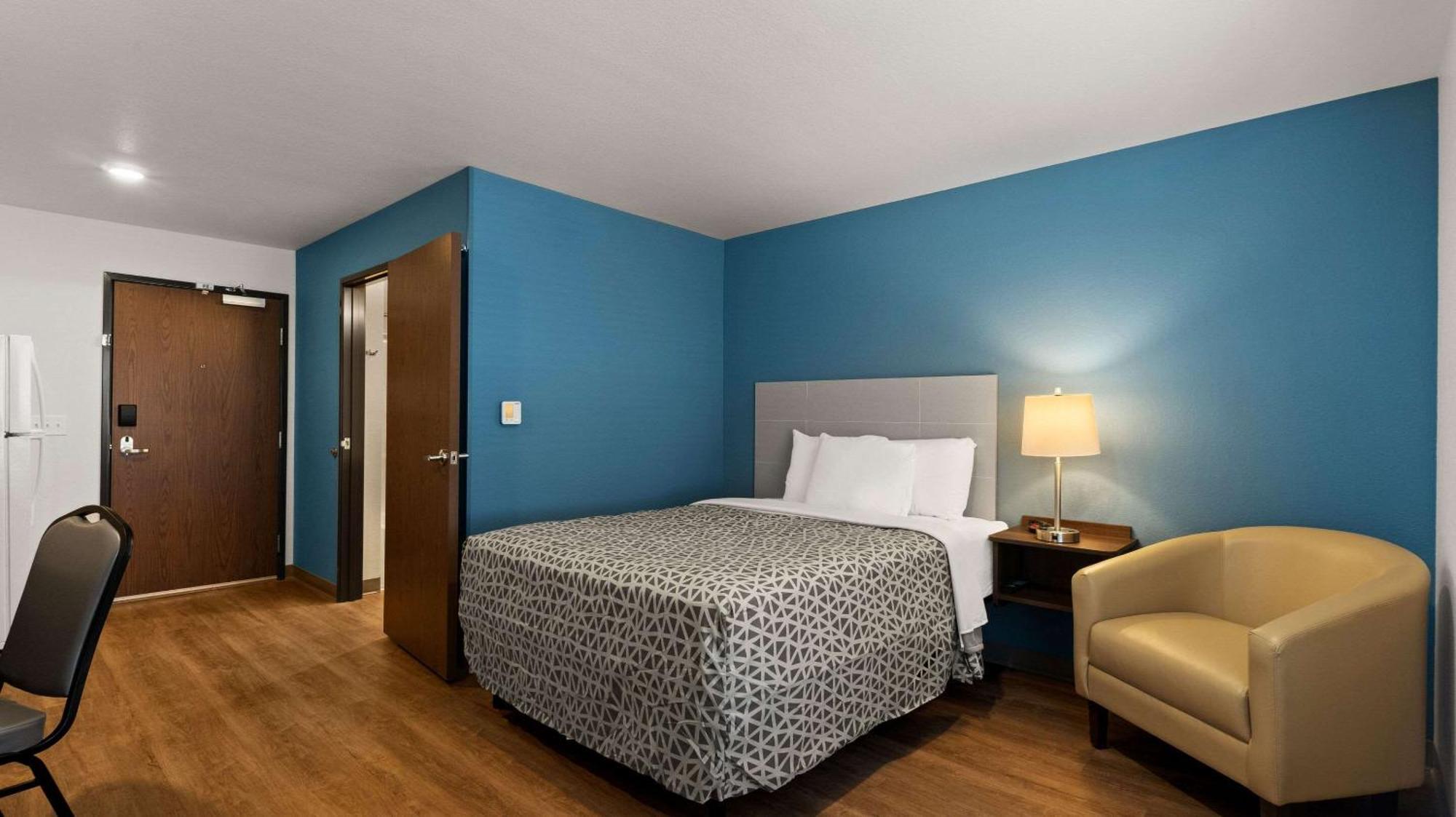 Woodspring Suites Грийли Екстериор снимка