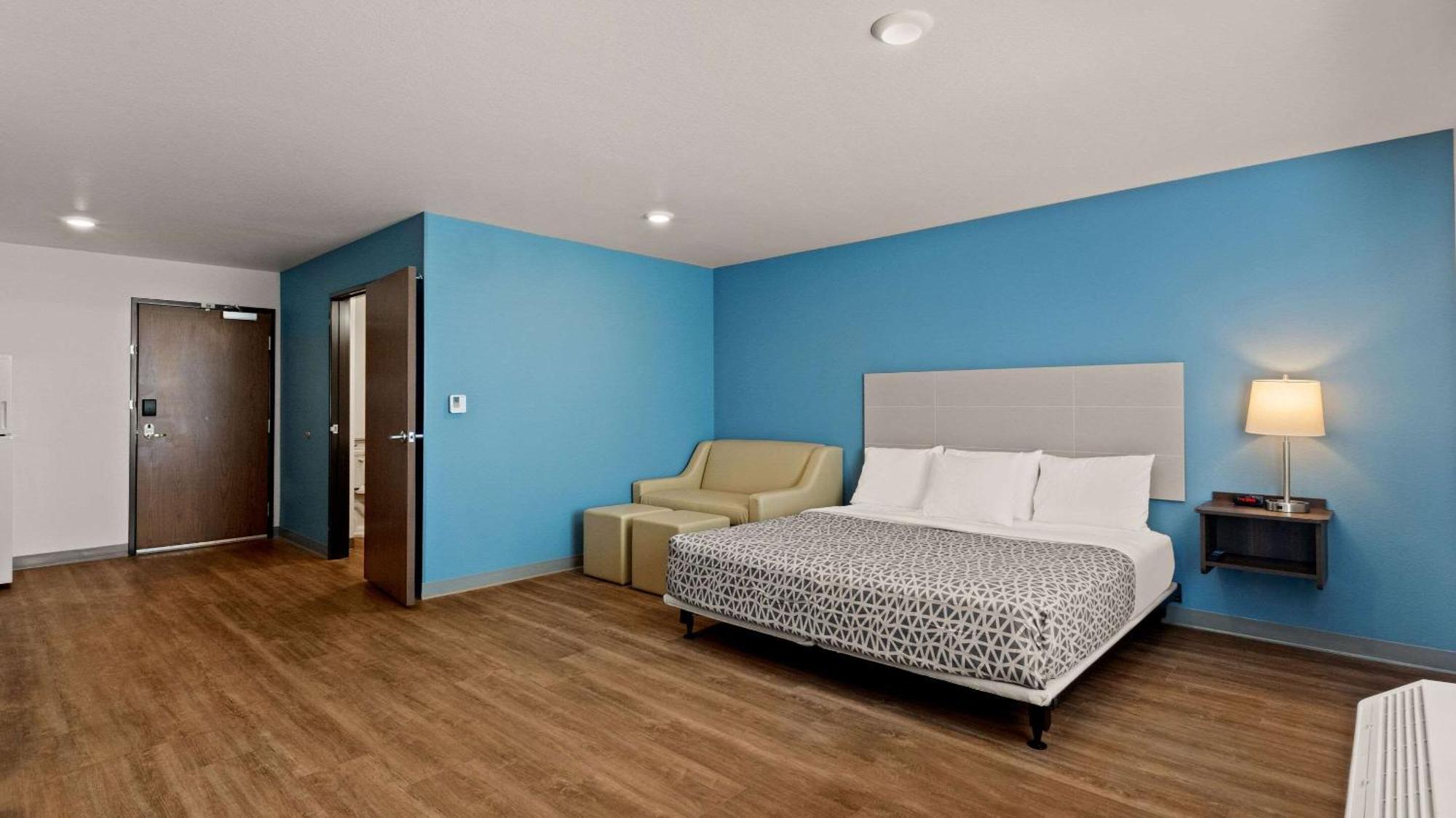 Woodspring Suites Грийли Екстериор снимка
